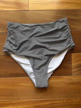 Cupshe Black & White Striped Bikini Bottom L